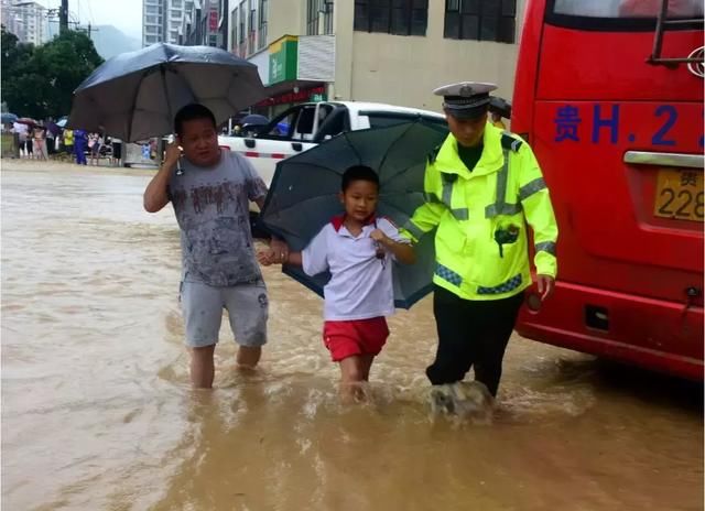 洛宁大暴雨最新，天灾无情，人间有爱